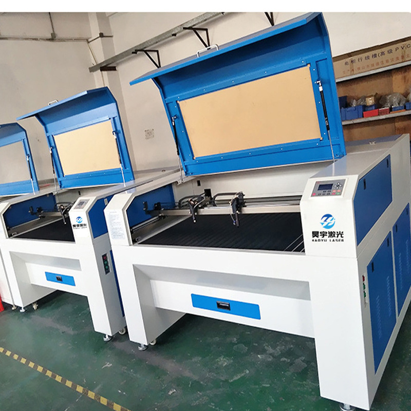 东莞厂家激光切割机亚克力广告布料剪纸酒坛亚克力刻字膜镭雕刻机