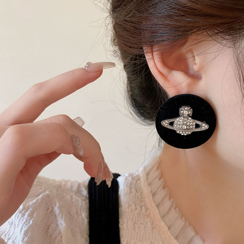 2023 New Fashion Earrings Women's Autumn and Winter Special-Interest Design High-Grade Earrings Retro Affordable Luxury Earrings Hong Kong Style Earrings