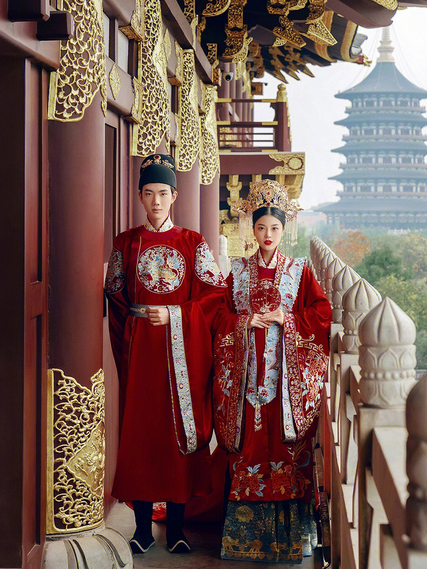 明制婚服凤冠霞帔新娘汉服新款秀禾服古装中式结婚嫁衣