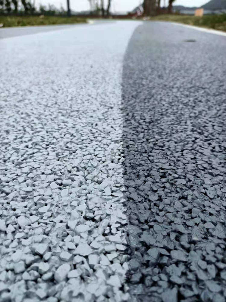 产品性能:彩色透水路面改色漆使用后不影响透水路面基材透水性能,涂料