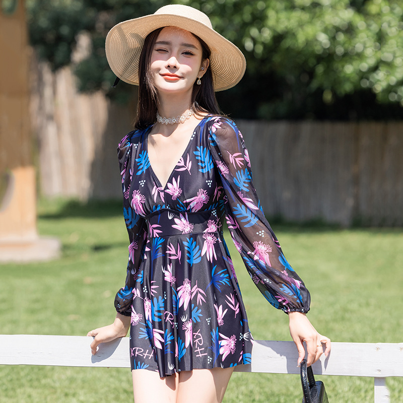 泳衣女夏季微胖女孩保守2023新款大码显瘦遮肚连体平角长袖防嗮