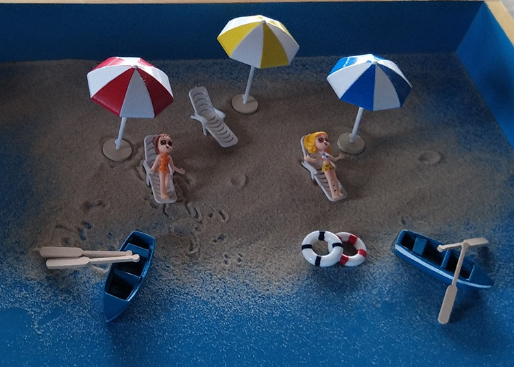 心理沙具模型沙盘游戏箱庭疗法玩具摆件沙滩女孩躺椅太阳伞小船