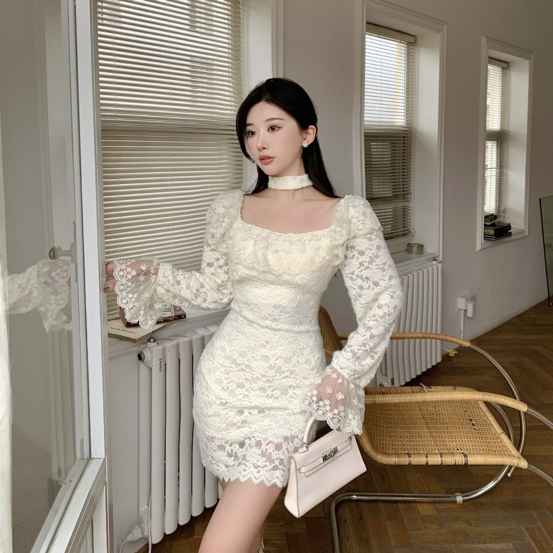 法式甜美蕾丝连衣裙女秋季纯欲性感一字肩包臀裙设计感小众裙子潮