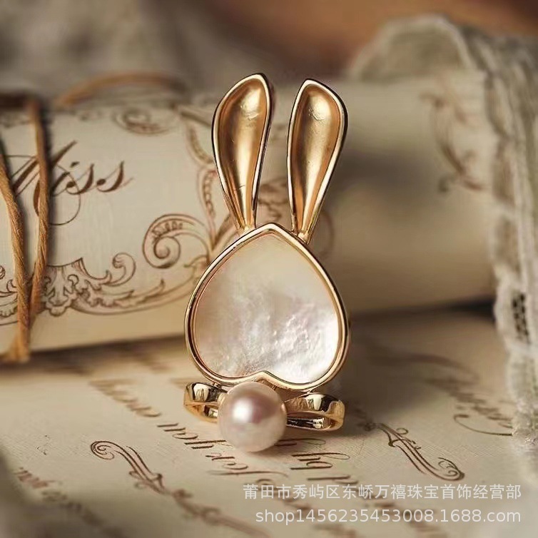 Rabbit Year Fashion Brooch Freshwater Pearl Pin Women's Elegant Jewelry DIY Gift Simple Elegant Clothing Accessories