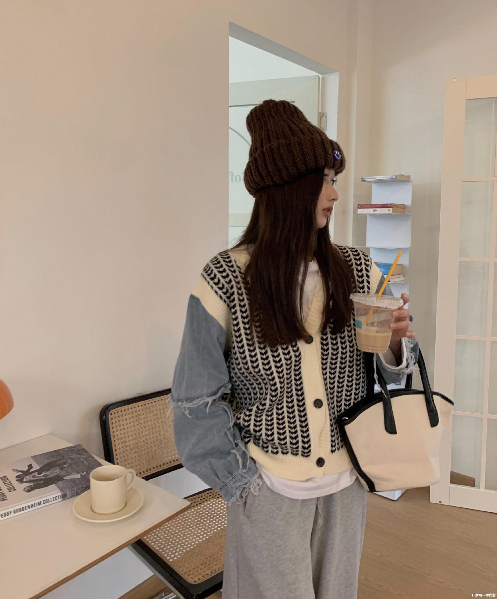 v领牛仔拼接毛衣开衫外套女冬季2021年新款宽松显瘦针织衫上衣潮