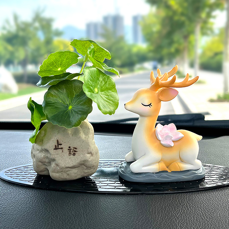 一路平安鹿汽车摆件创意个性车载女生中控台车内装饰用品2023新款