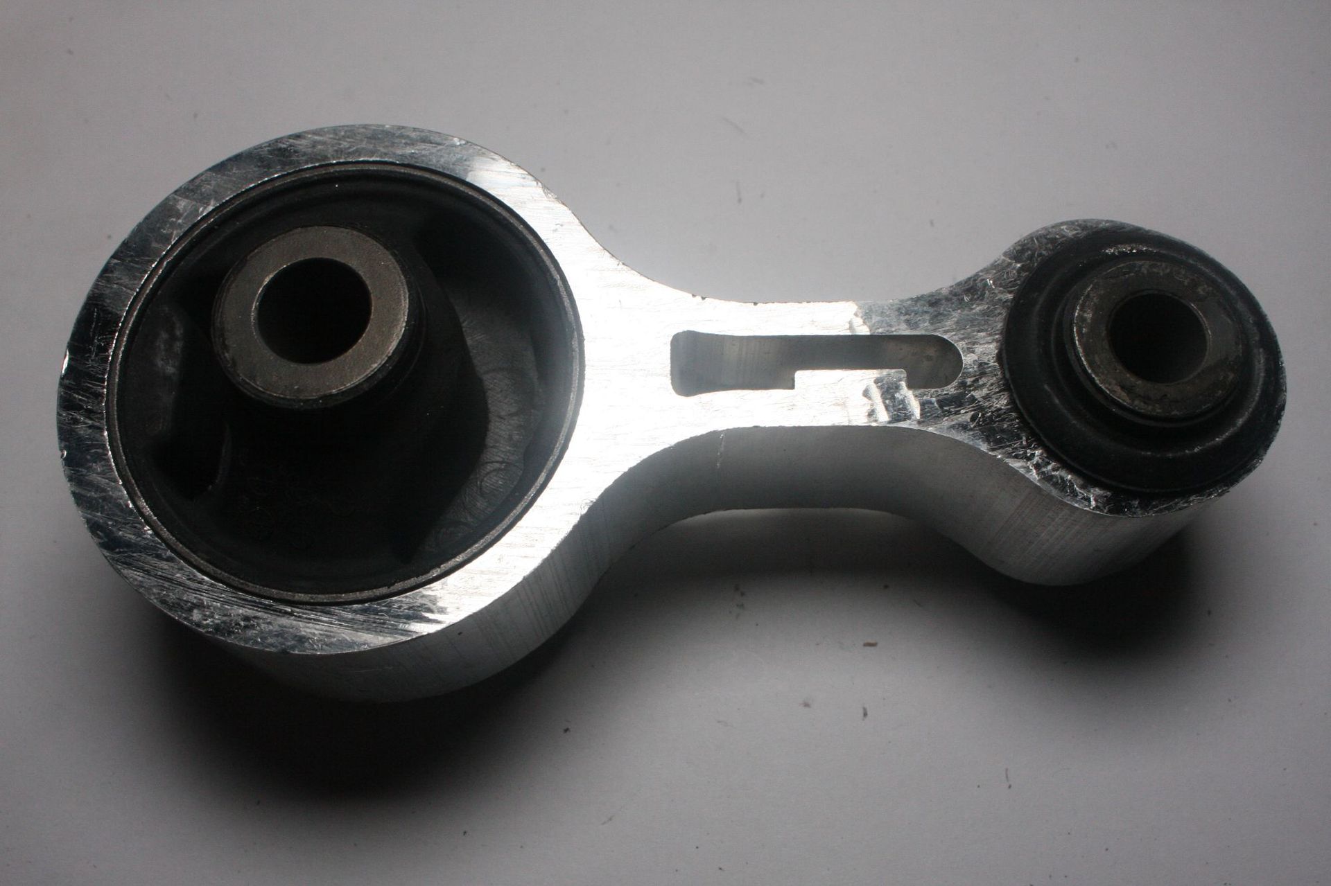 gj6a-39-040 适用于马自达6 后机脚胶