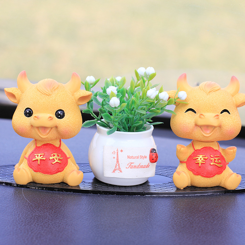 汽车摆件 内饰品可爱卡通呆萌牛气冲天 摇头生肖牛创意生肖摆件