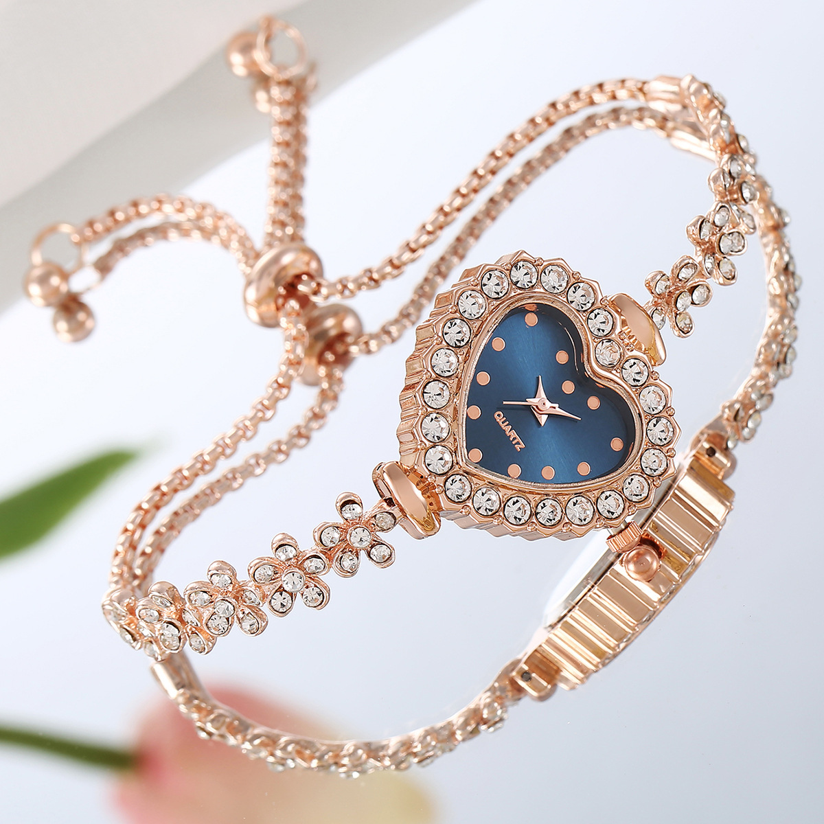 New Fashion Pattern Fine Strap Diamond Love Women's Watch Free Adjustment Bracelet Watch Women's Quartz Watch Wholesale