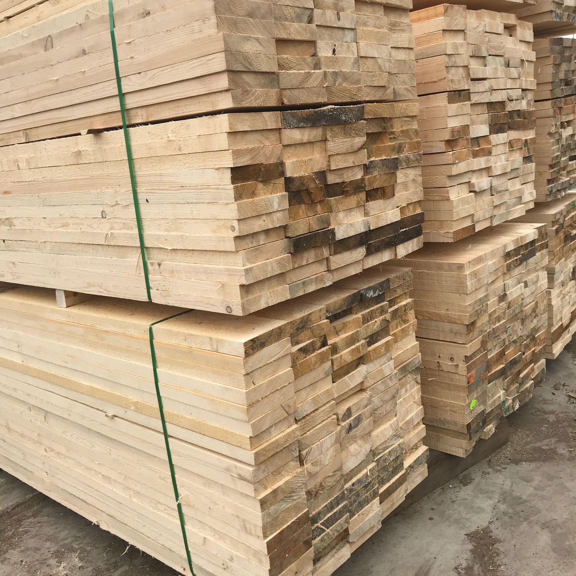 铁杉木松木建筑辐射工程木板公司南阳厂家供应建筑木材木跳板