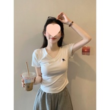 夏季v领正肩小个子法式甜辣上衣女设计感小众修身短款短袖粉色T恤