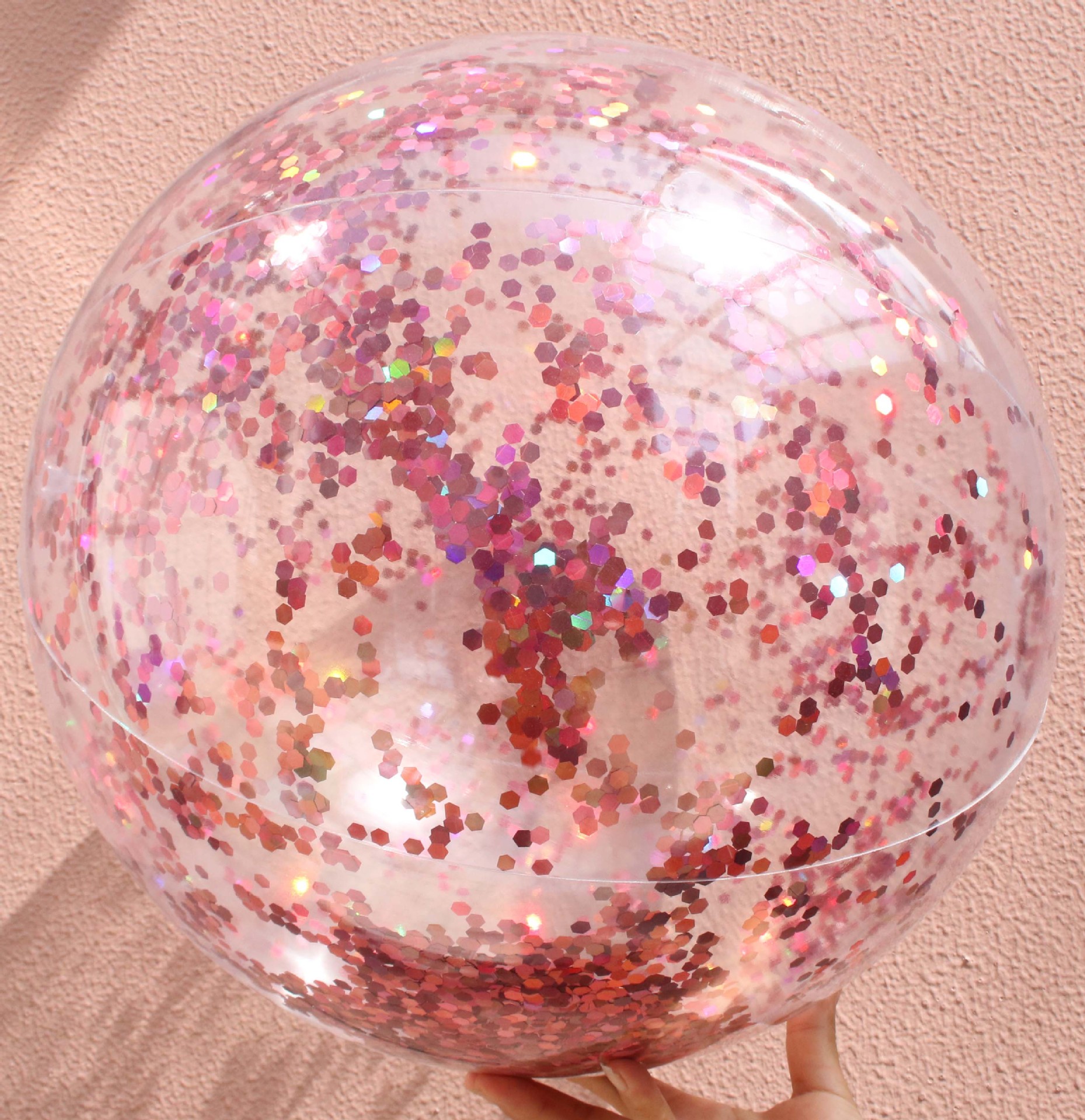 跨境现货厂家pvc戏水玩具球拍照道具 充气沙滩球充气亮片球