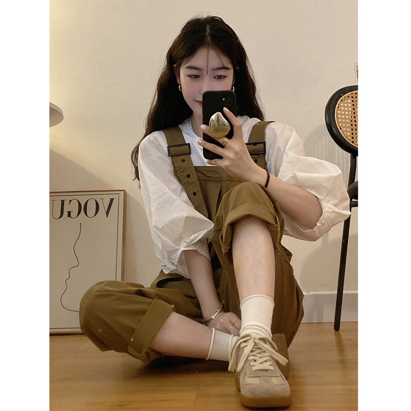 卡其色工装背带裤女早秋2023新款宽松叠穿设计感卷边直筒休闲长裤