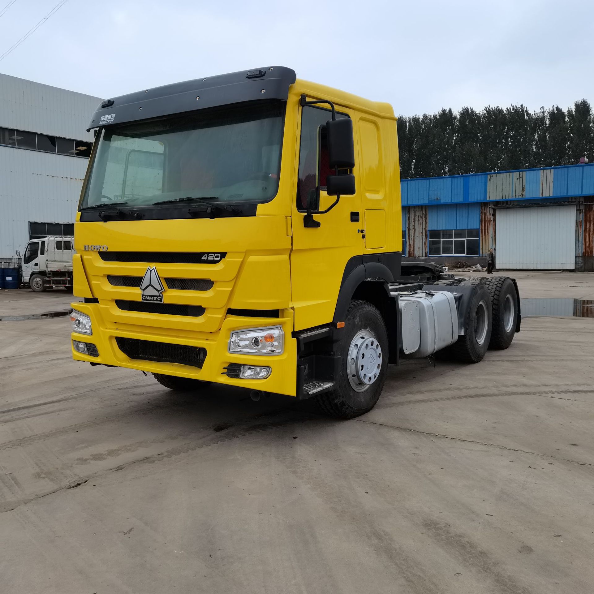 出售二手豪沃运输牵引车头 半挂拖车头 港口码头车 货物牵引卡车-阿里