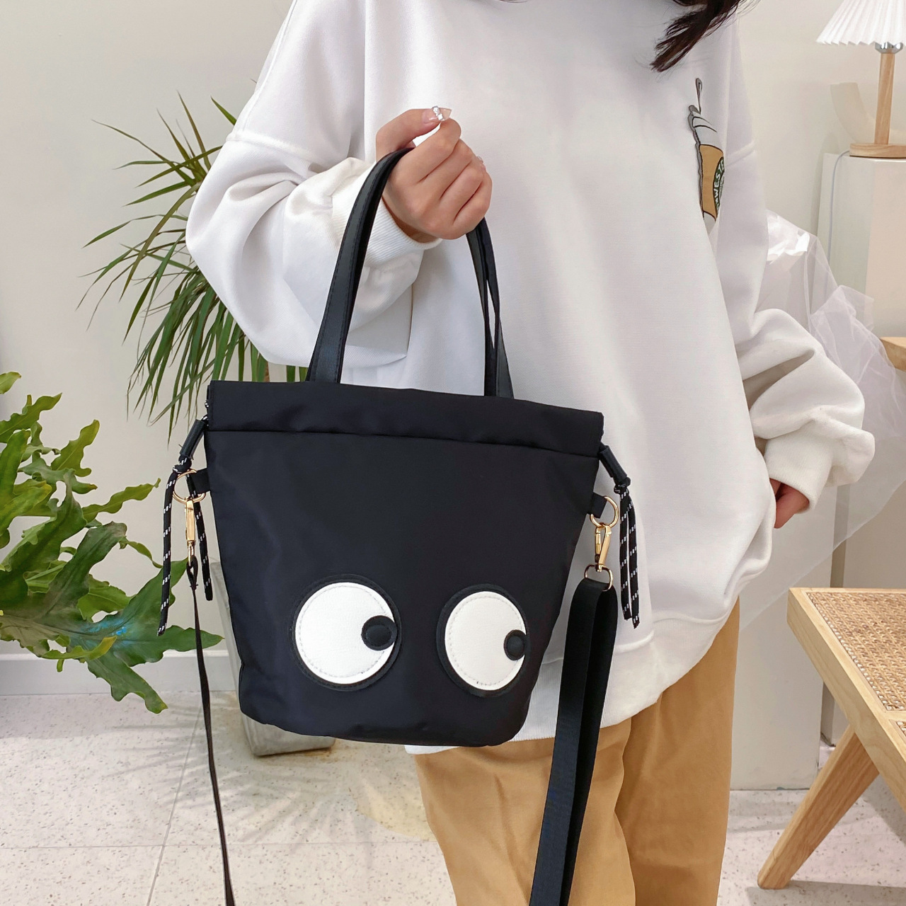 Bag Women's New Big Eyes Leisure Commute Women's Shoulder Bag Wholesale Korean Drawstring Bucket Bag Handbag