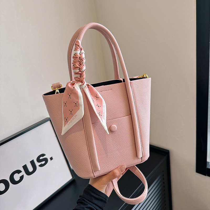 韩版时尚休闲包包女新款2024春夏简约休闲托特包高级感小众单肩包