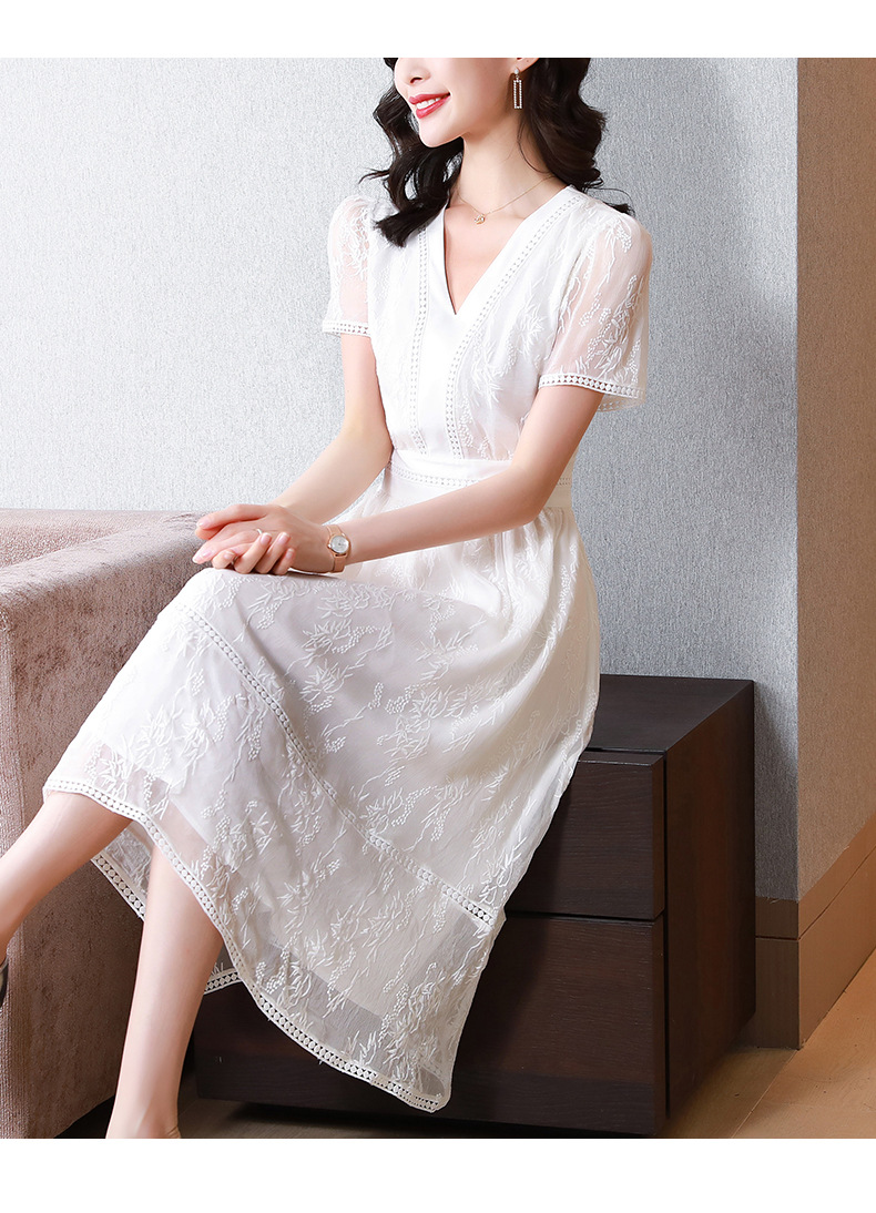重磅刺绣白色真丝连衣裙女2021夏季新款泡泡袖仙气质修身长裙子