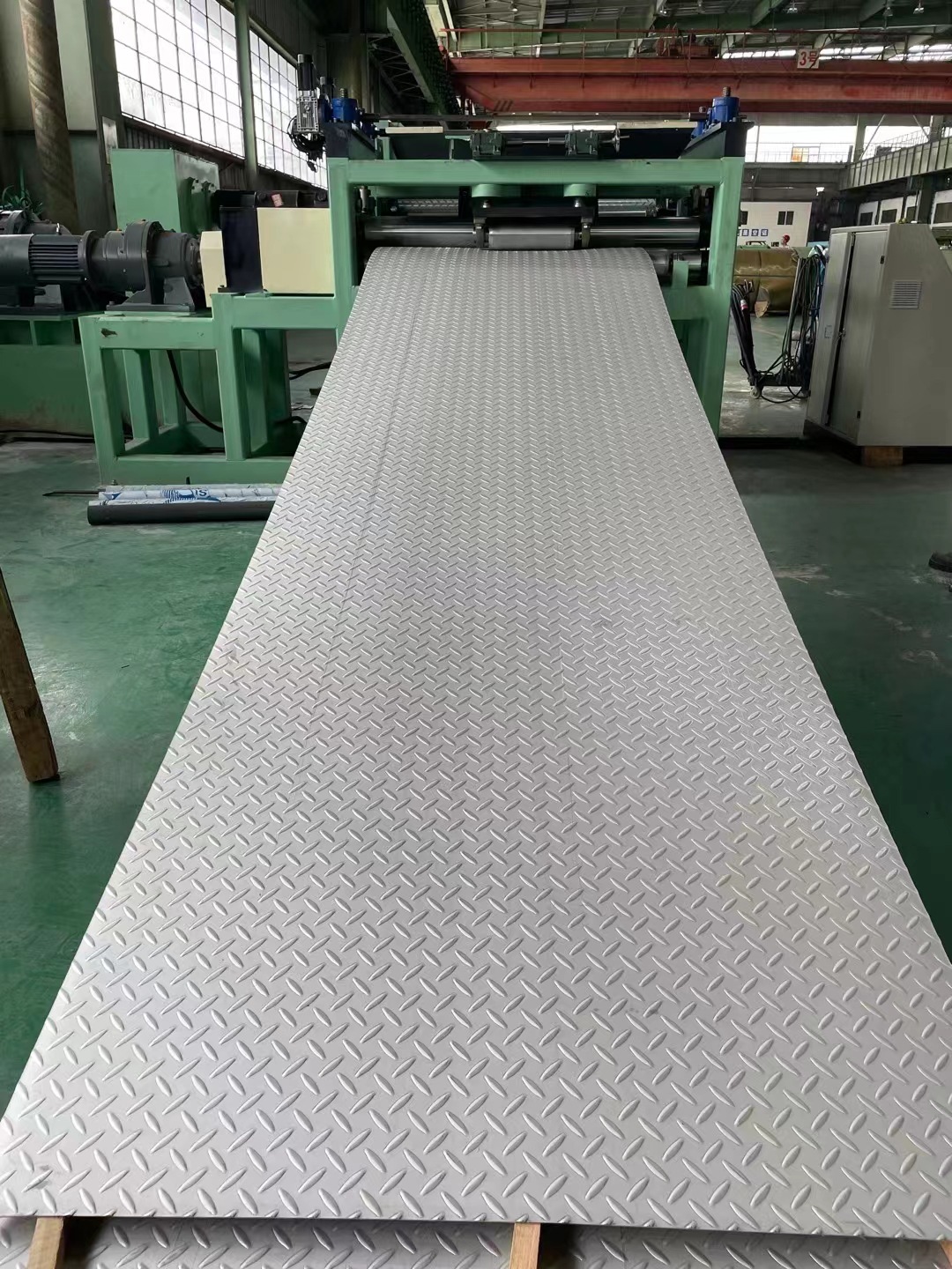 现货供应成都304不锈钢压花板 乐山304花纹板 打孔切割