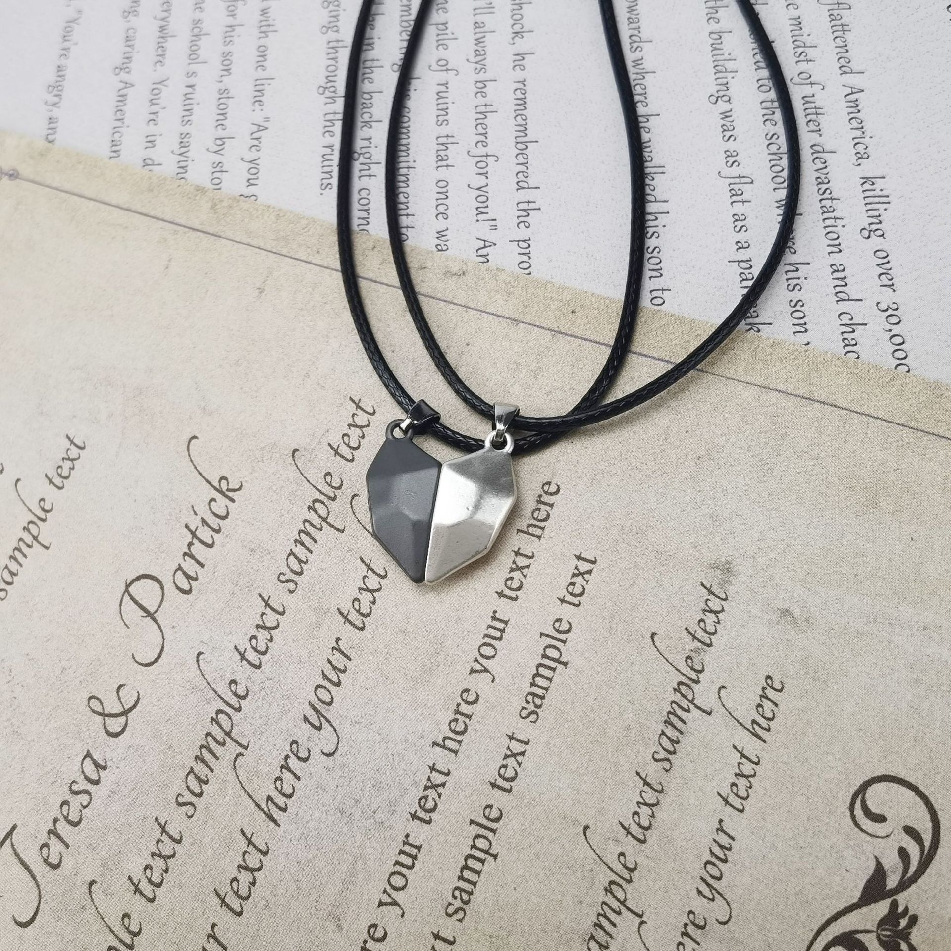 许愿石情侣项链一对爱心项链新品磁吸心碎拼接刻字幸运石跨境