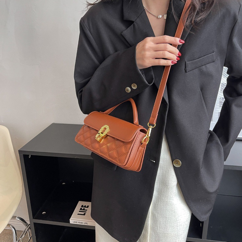 Women's Bag All-Match Rhombus Portable Square Pouch Women's Autumn and Winter 2022 New Trendy Stylish Good Texture Shoulder Messenger Bag