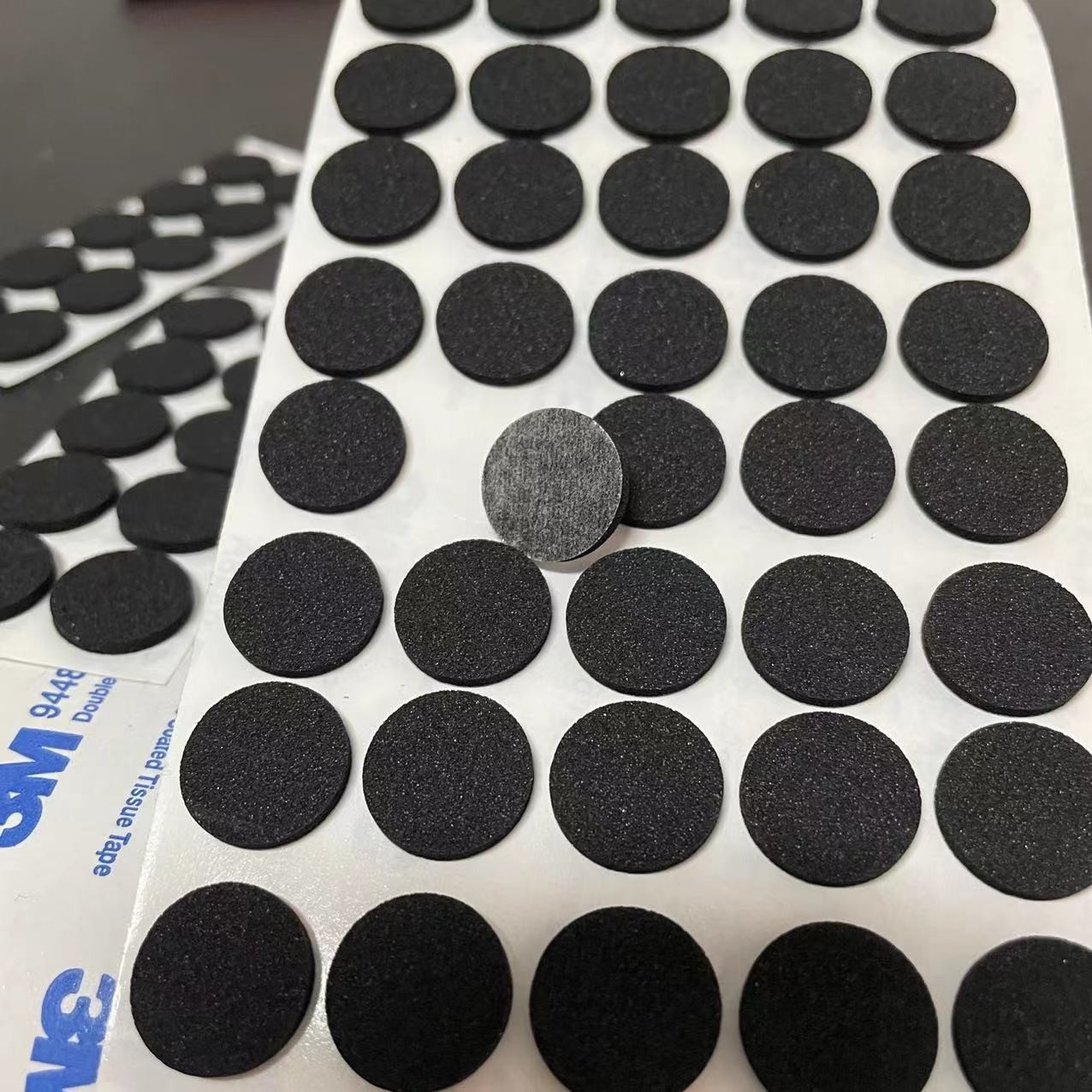 手机硅胶垫片防滑贴 单面背胶 黑色乳白色 硅胶防滑垫