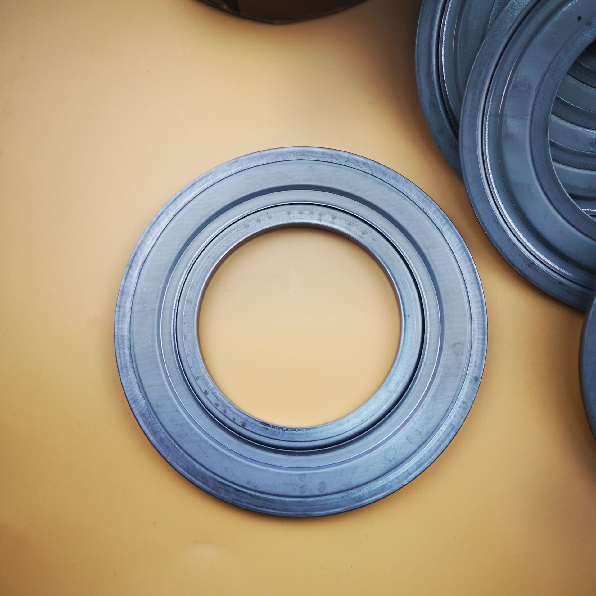 lsto型密封环适用可以对应内外径的所有轴承和其他类型的密封环不同