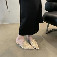 新中式刺绣半拖女鞋2024新品刺绣花复古低跟时尚尖头坡跟凉拖女鞋