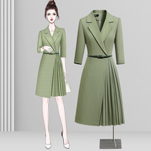 高端西装连衣裙女夏季新款法式高级感绿色短袖百褶裙子小众设计感
