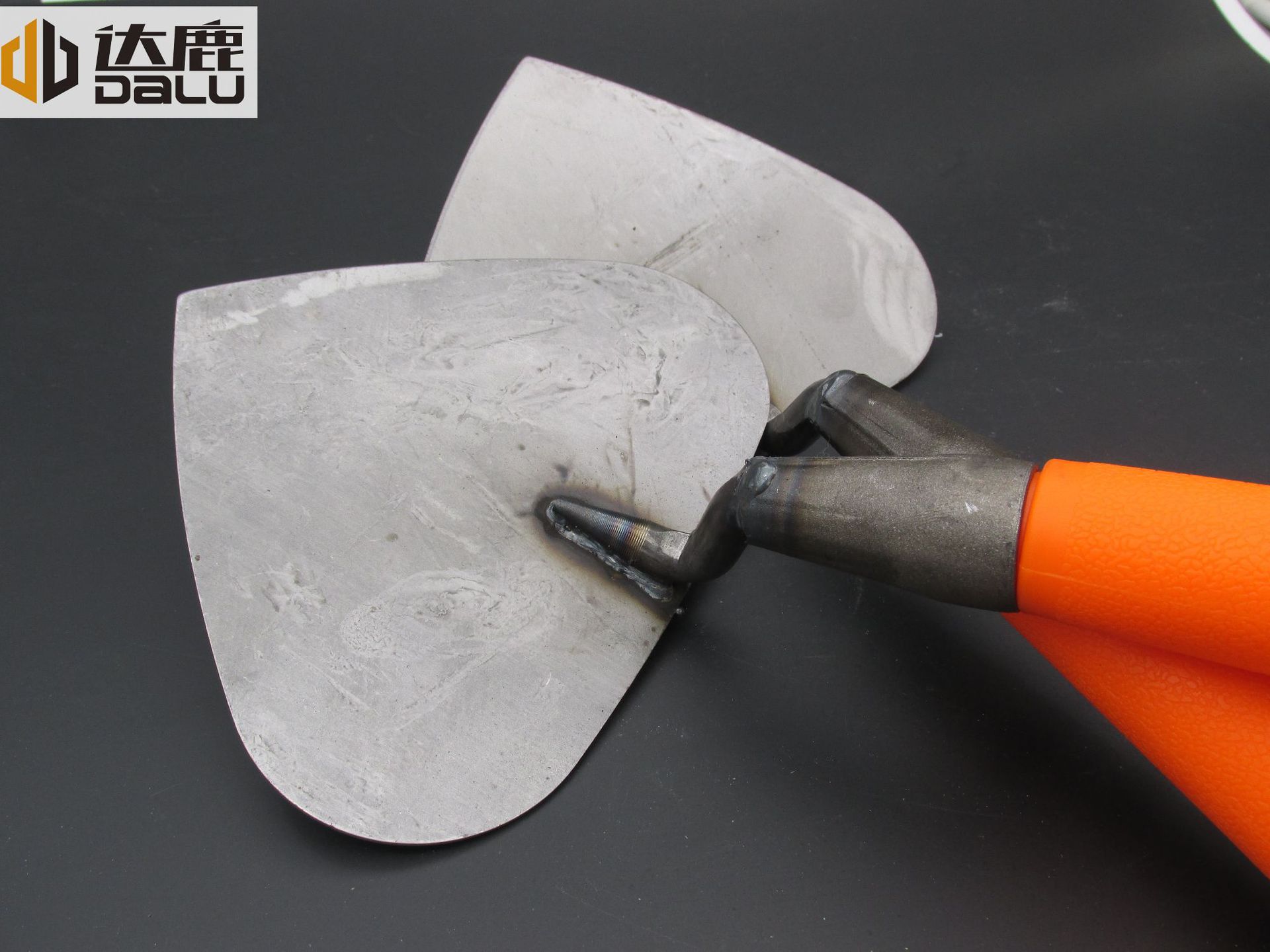 货源批发新疆大铲加厚钢大铲塑料柄砌铲甩子瓦工工具五金工具