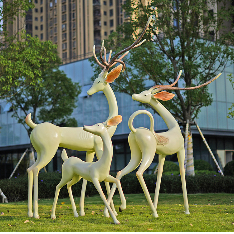 抽象梅花鹿雕塑户外园林景观草坪玻璃钢小品白鹿模型售楼部处摆件
