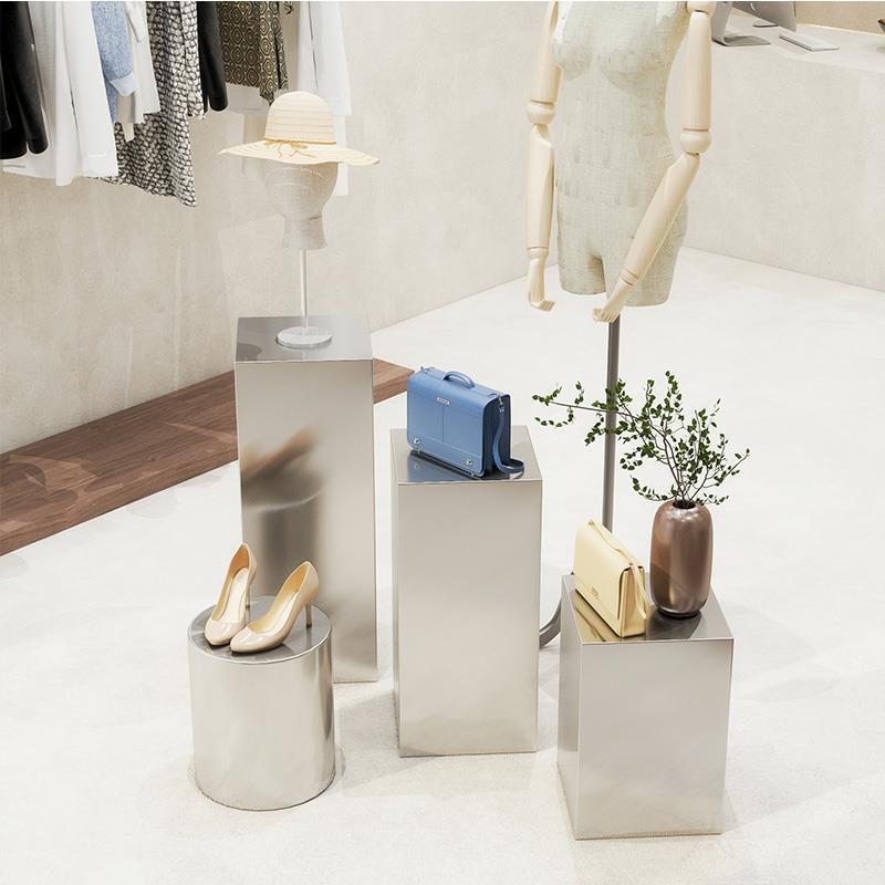 服装店商品陈列台橱窗装饰展台不锈钢拉丝流水台鞋包中岛台高低桌