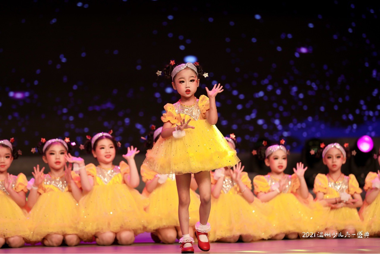 我们都是小星星幼儿舞蹈配饰儿童亮片星星弹簧发夹手腕发光星星灯