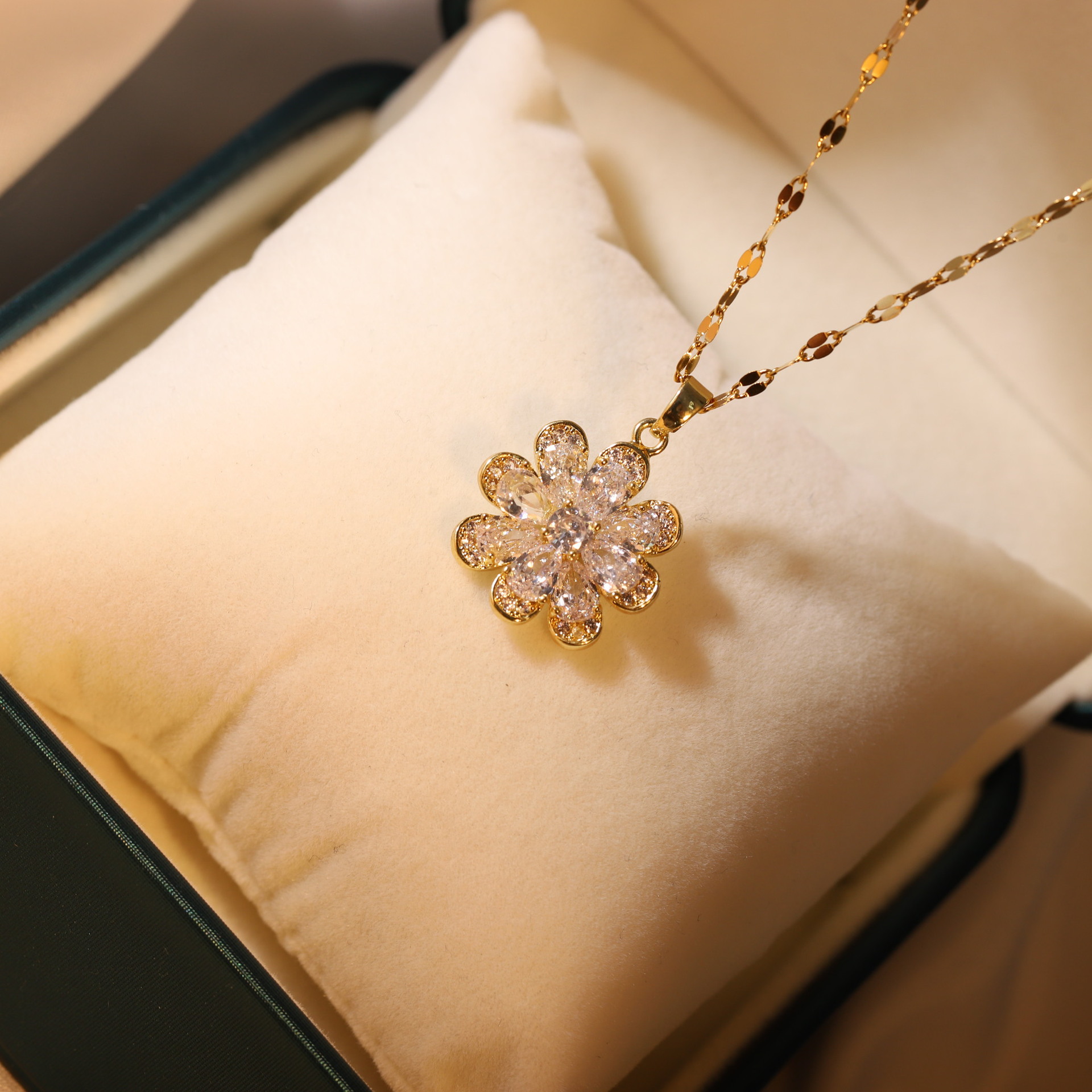 锆石五叶花瓣项链 直播甜美小众设计感时尚锁骨链潮韩版个性吊坠