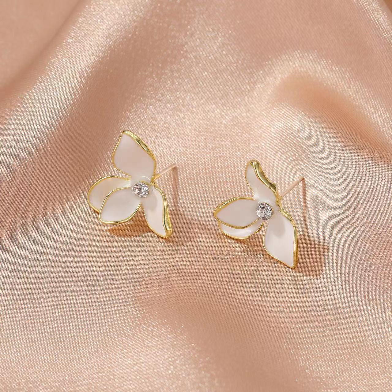 Sterling Silver Needle Pure White Flower Earrings for Women Classic Style Flower Pearl Stud Earrings Korean Style Summer High-Grade Earrings Fashion