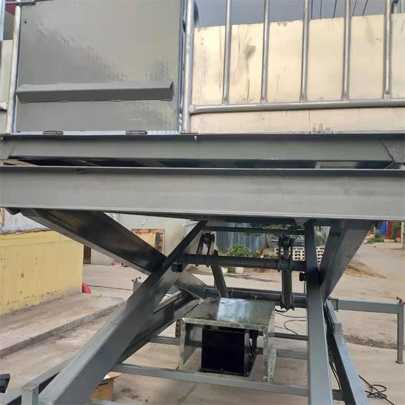 电瓶款移动式液压升降装猪台卸猪台运猪平台叉剪式上下转运猪平台