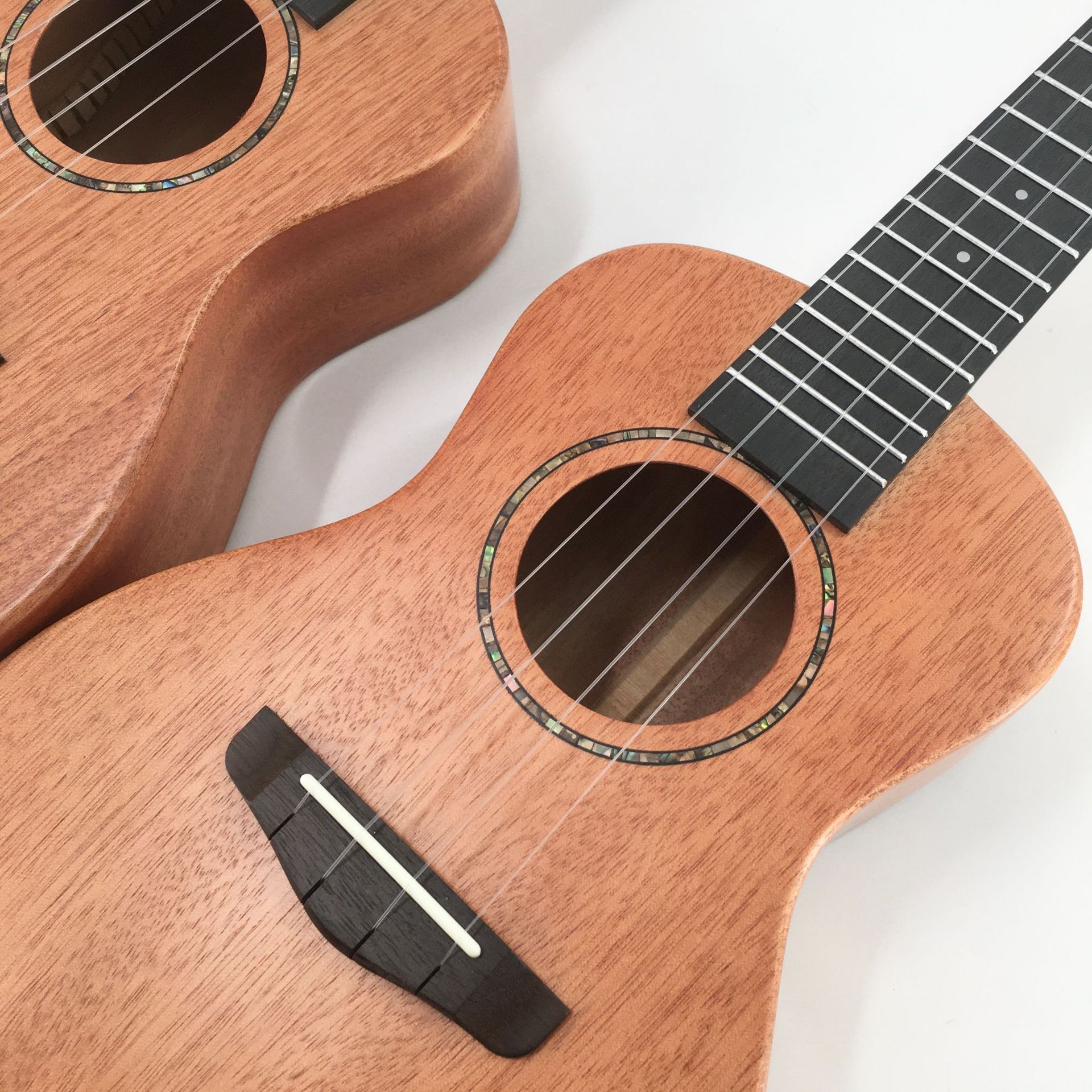 23寸尤克里里ukulili 夏威夷四弦琴桃花芯全单板琴 新品