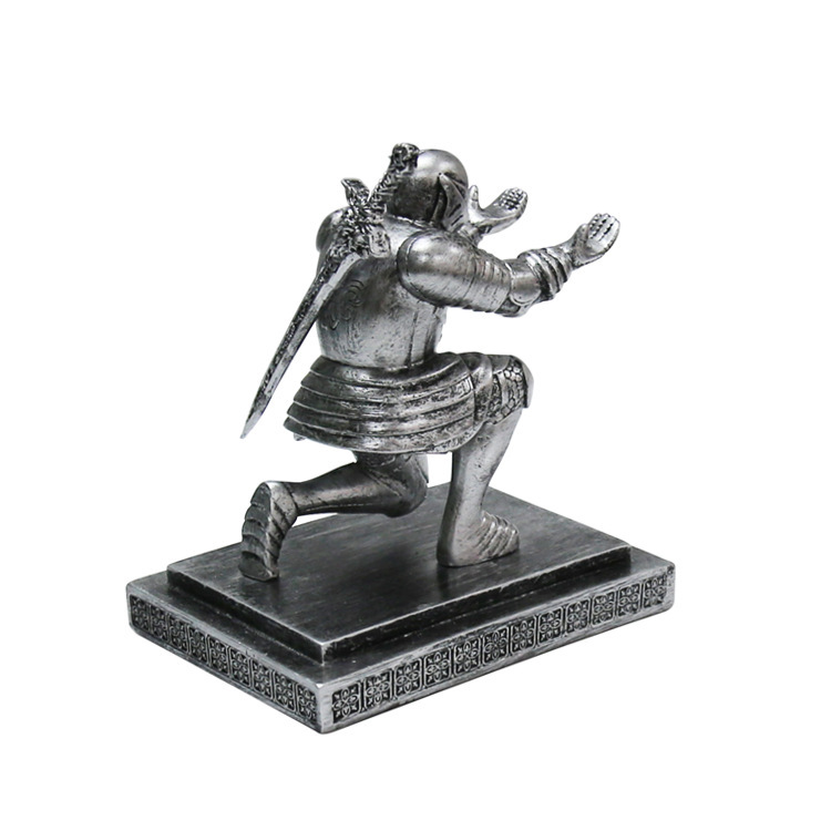 升级版执行官骑士笔座 办公用品笔筒 身穿盔甲英雄骑士跪姿笔架