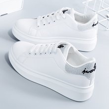 小白鞋2021秋季新款韩版网红休闲防滑平底学生运动单鞋