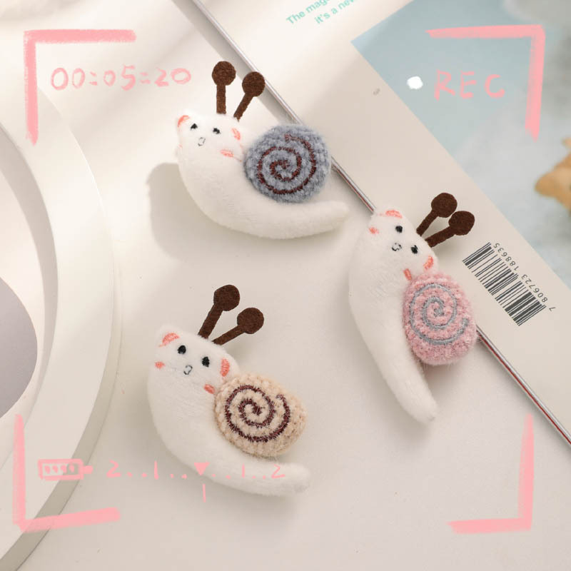 Snail Animal Brooch Wholesale Cartoon Korean Cute Clothing Accessories Ornaments Girls' Bags Pendant DIY Doll