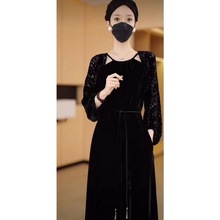感时尚拼接植绒黑色连衣裙2024秋季新款法式洋气收腰显瘦长裙
