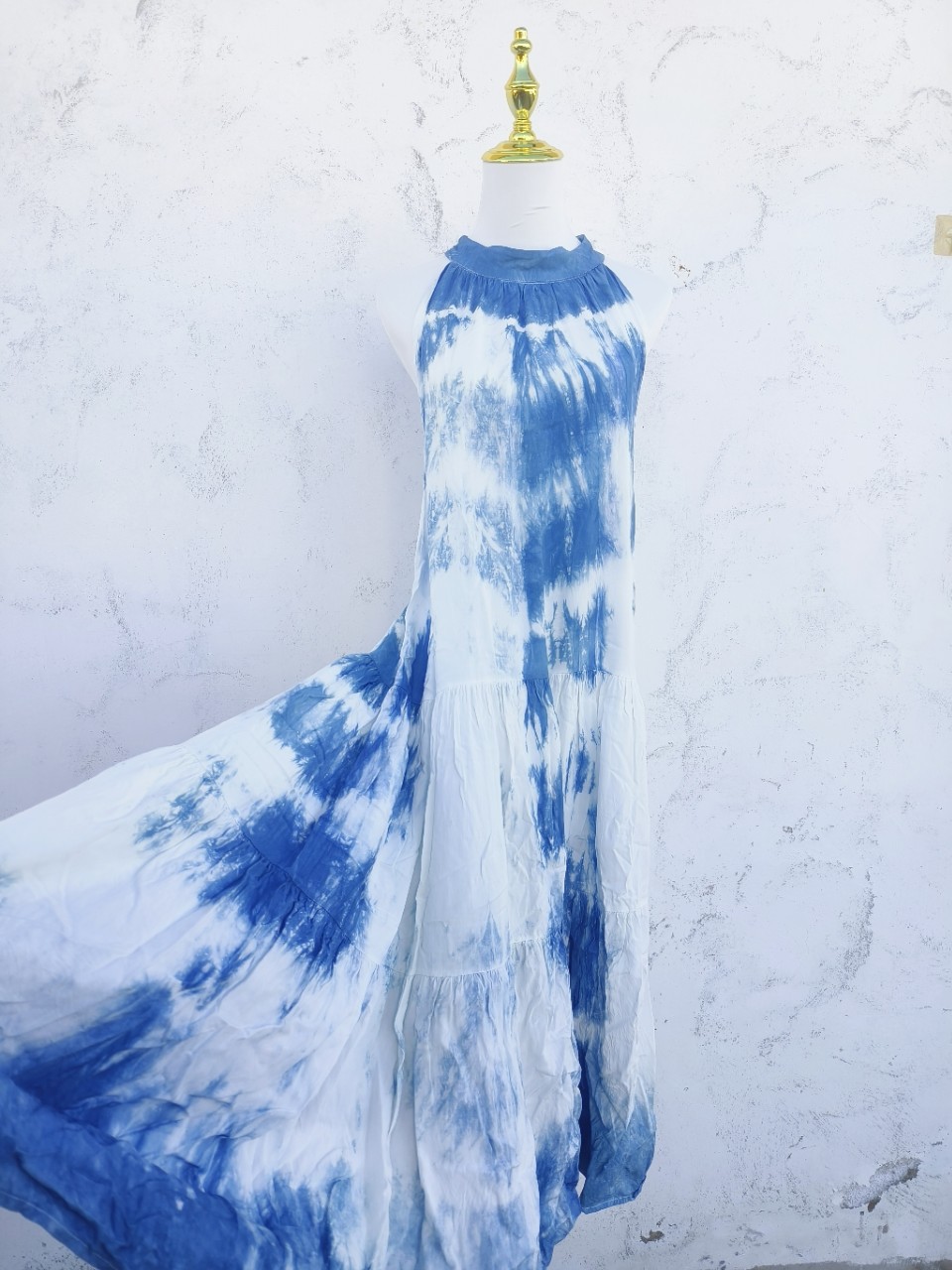 云南手工扎染连衣裙白族扎染蓝染挂脖飘带长裙-阿里巴巴