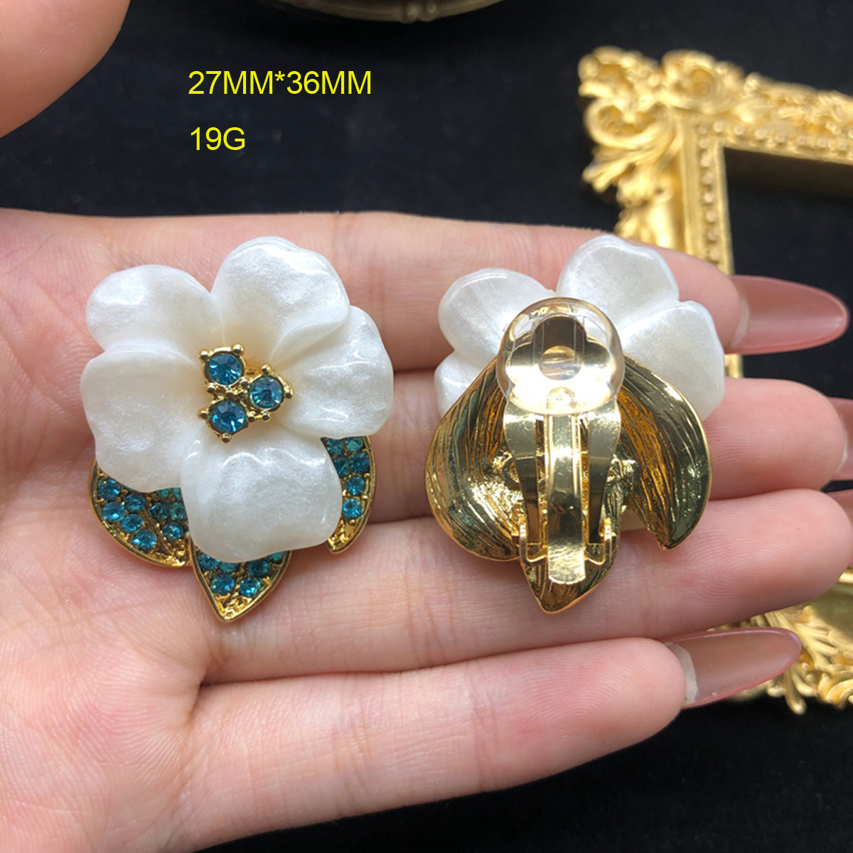 Pastoral Style Earrings Pin White Flower Inlaid Sapphire Antique Style Gold Plated Earrings Ear Clip Brooch Set