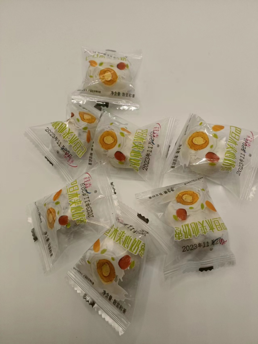 荭森巴旦木夹心奶枣散装包装红枣杏仁枣类制品网红坚果零食特产