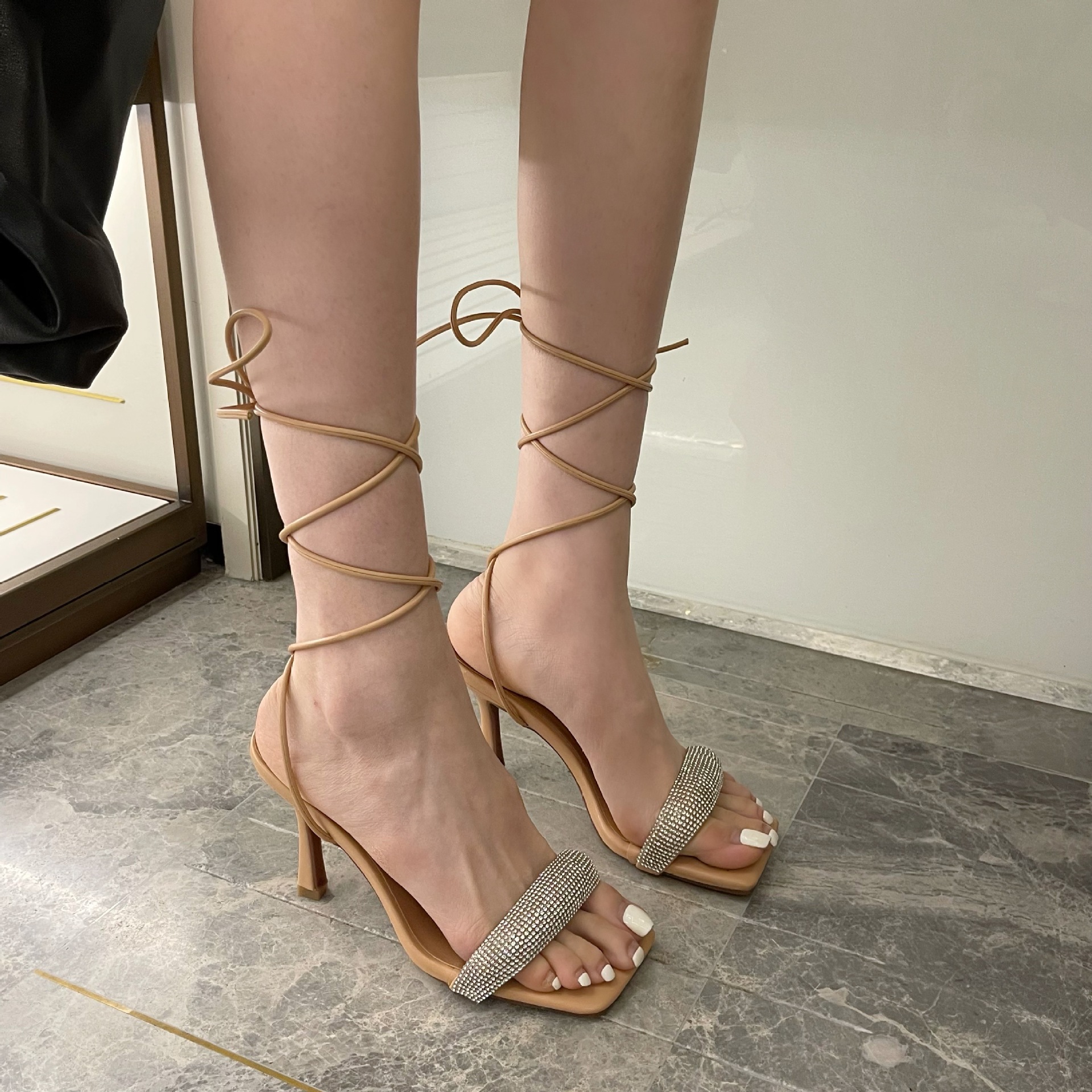 交叉绑带凉鞋女2021夏季新款水钻高跟鞋露趾方头细带性感罗马鞋