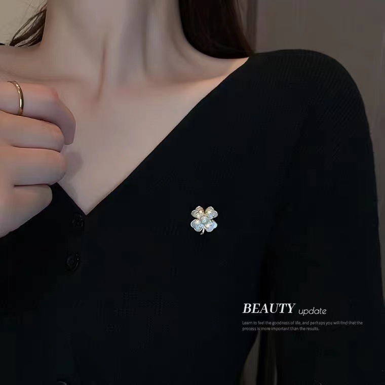 Shell Flower Brooch Korean Niche Anti-Unwanted-Exposure Buckle Design Sense Corsage Exquisite Accessories