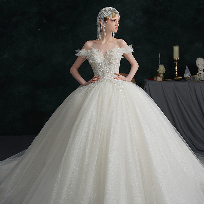 主婚纱2021新款冬季新娘一字肩v领性感大气宫廷风欧式拖尾婚纱