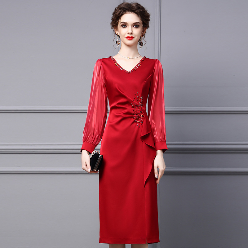 智丽酒红色连衣裙女2024春季新款过年精致钉钻高档中长款包臀裙子
