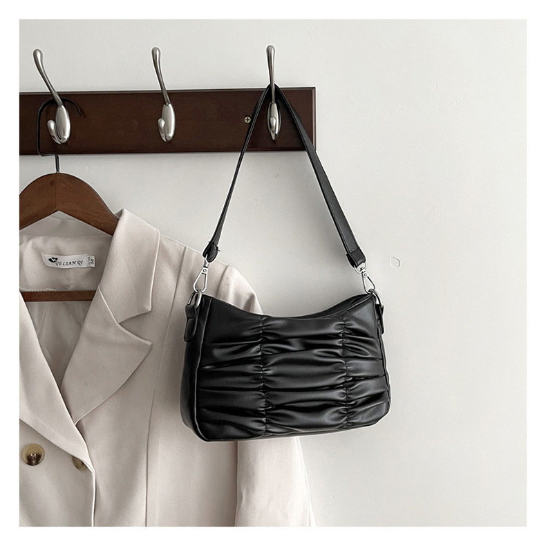 褶皱腋下包包女时尚2021夏季新款ins简约流行休闲质感单肩法棍包