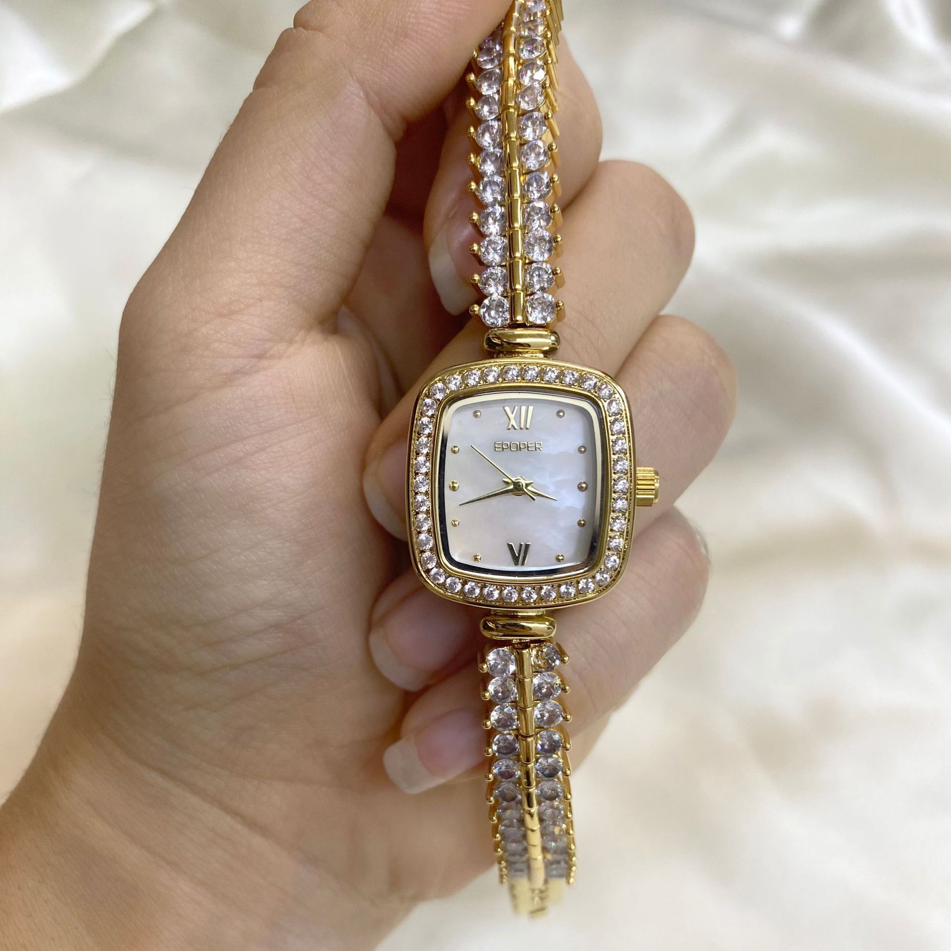 新款方形贝母手表女小众高级感镶钻小金穗细表链气质百搭防水手表