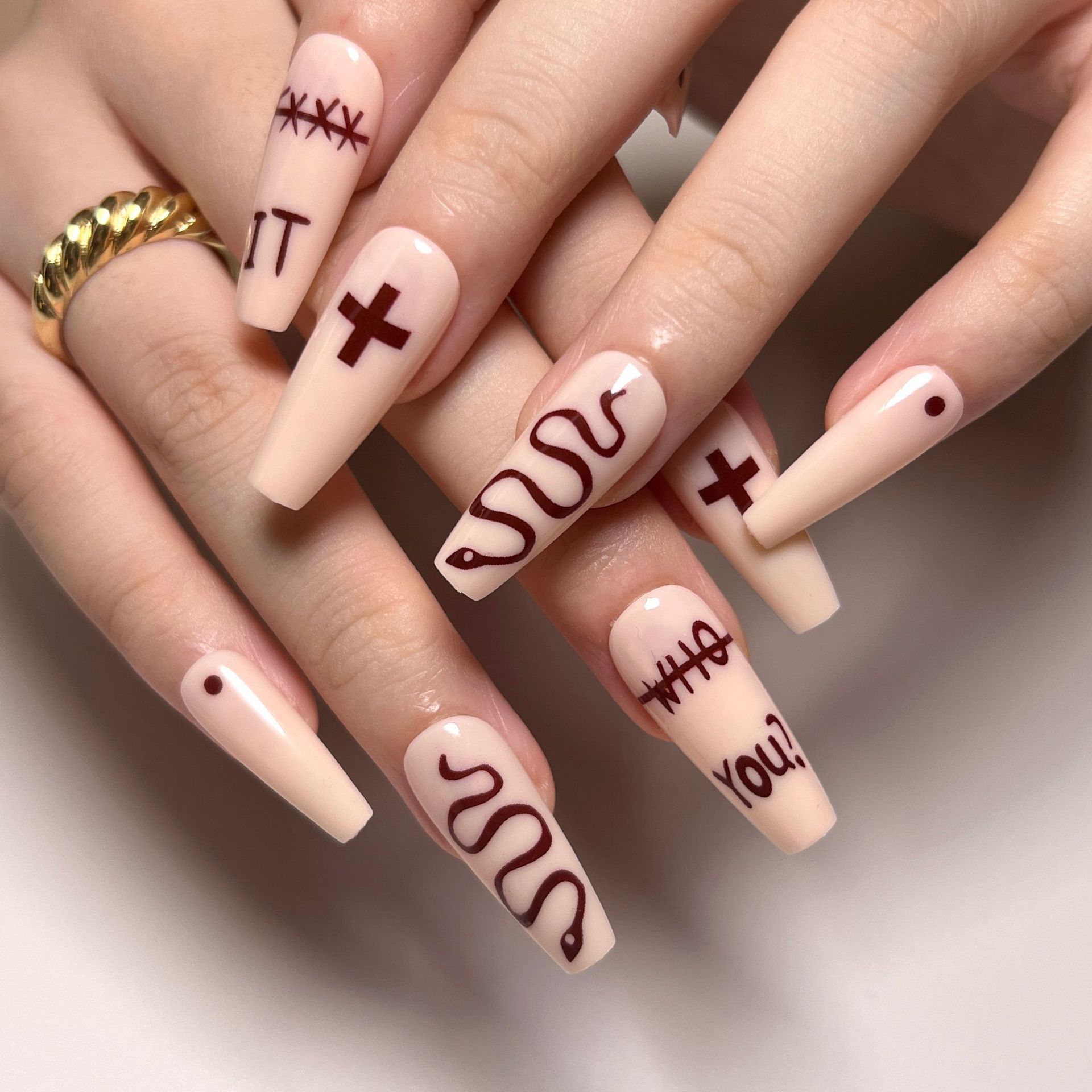 穿戴甲十字架蛇形中长款芭蕾甲棕色字母可拆卸假指甲美甲甲片批发